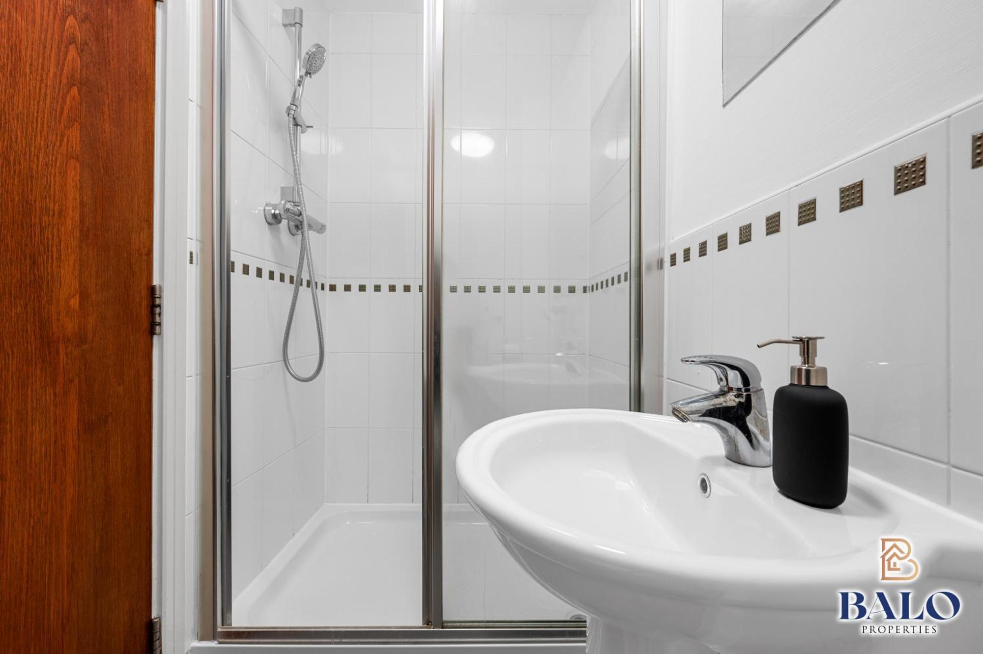 Modern Spacious 2Bedroom Apartment Great! Location By Etihad Mancity Stadium& Coop Live Arena Manchester Bagian luar foto